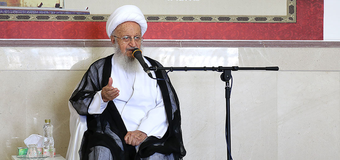 آیة اللہ مکارم شیرازی نے شیخ نمر کو پھانسی دئیے جانے کے متعلق سعودی حکام کو خبردار کیا :